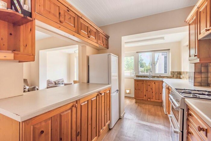 4 Bedroom Semi-Detached House To Rent In Worplesdon Road, Guildford, GU2