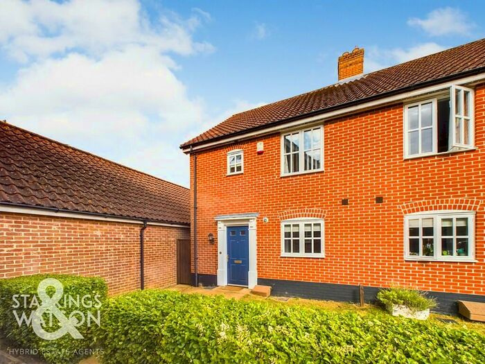 3 Bedroom Semi-Detached House To Rent In Bromedale Avenue, Mulbarton, Norwich, NR14