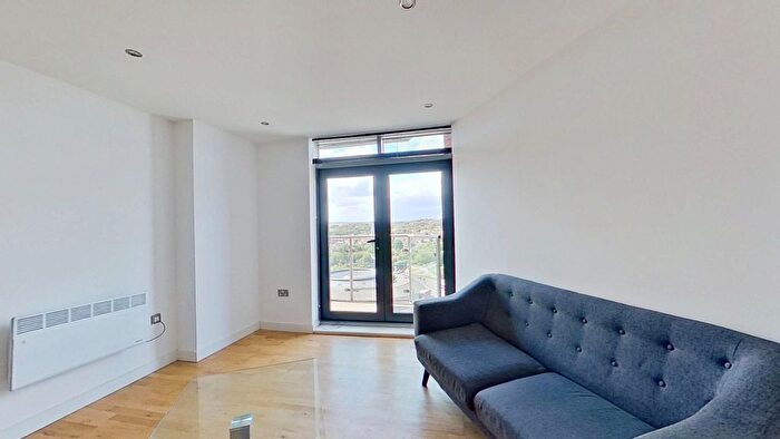 2 Bedroom Flat To Rent In Gotts Road, Leeds, LS12