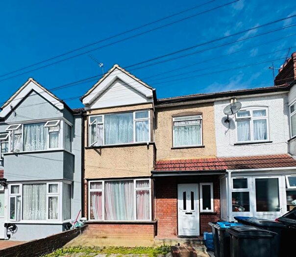 3 Bedroom Terraced House For Sale In Kingsmead Avenue, London, NW9
