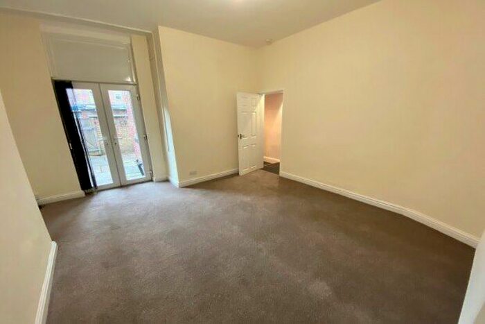 1 Bedroom Flat To Rent In Levenshulme Road, Manchester, M18