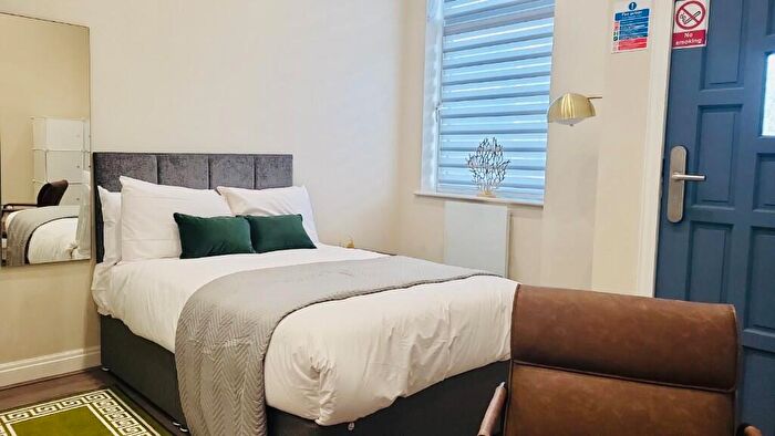 1 Bedroom Serviced Apartments To Rent In Lombard Road, London, SW11