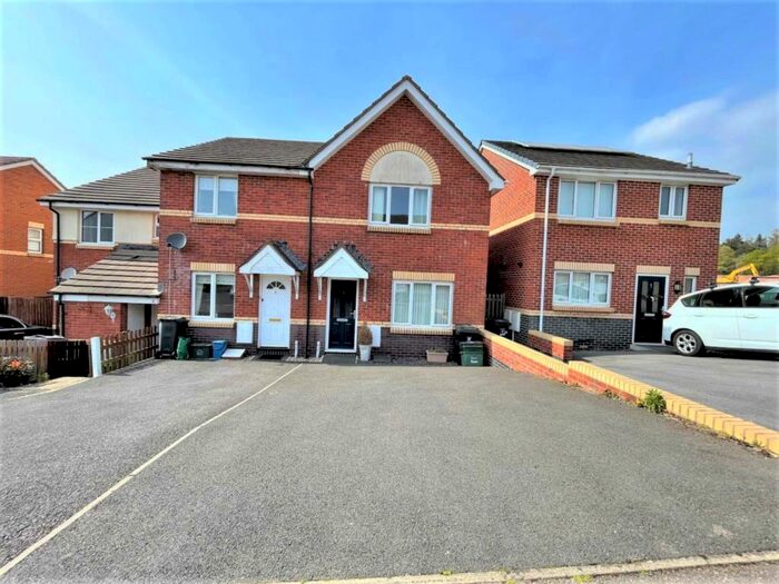 3 Bedroom End Of Terrace House To Rent In Byron Way, Exmouth, EX8