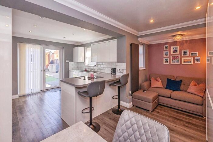 4 Bedroom Terraced House For Sale In Littlegreen Avenue, Havant, Hampshire, PO9