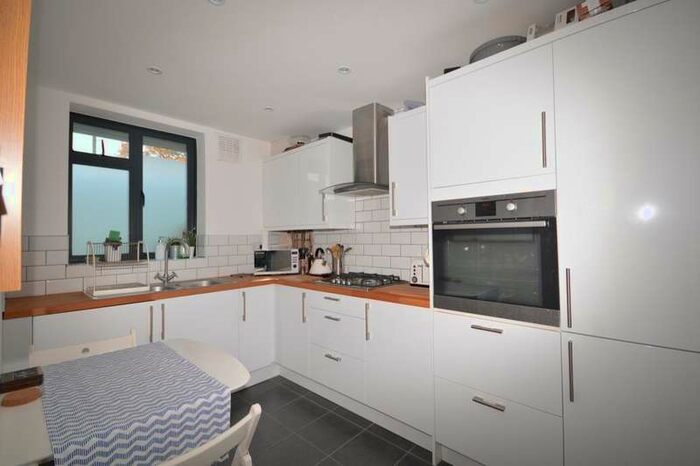 2 Bedroom Flat To Rent In Flat 8 Cedar House Erlanger Road, London, SE14