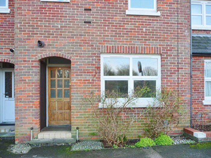 1 Bedroom Flat To Rent In The Broadway, Old Hatfield, AL9