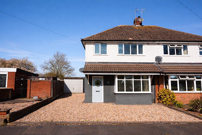 3 Bedroom Semi Detached House For Sale In Vicarage Close, Kirby Muxloe, Leicester, Leicestershire, LE9