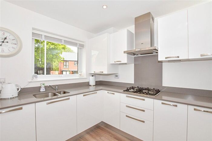 4 Bedroom Semi-Detached House For Sale In Aviator Drive, Kings Hill, West Malling, Kent, ME19