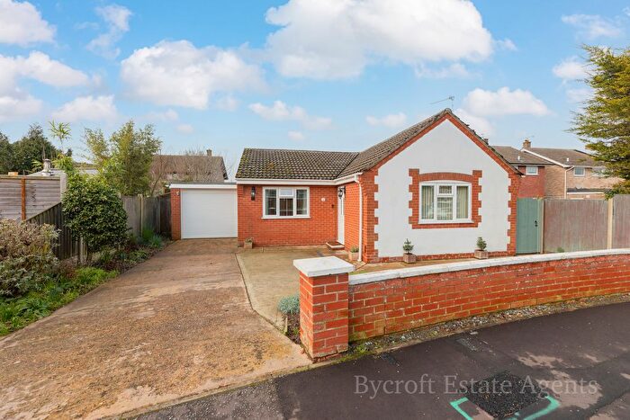 2 Bedroom Detached Bungalow For Sale In Fern Gardens, Belton, NR31