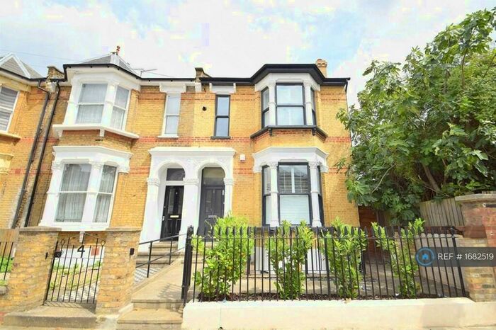 2 Bedroom Flat To Rent In Muston Road, London, E5