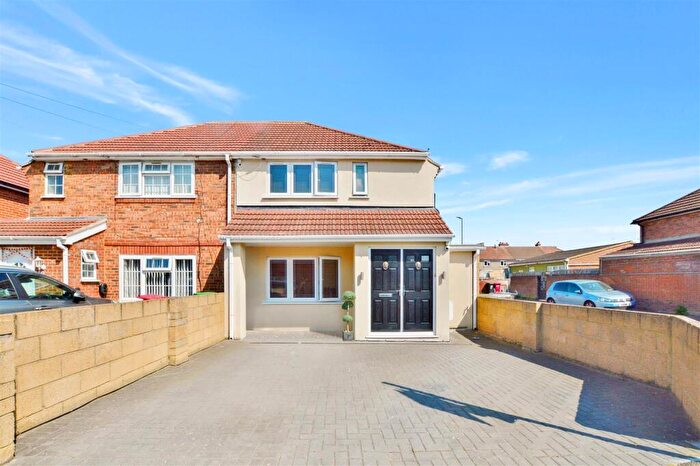 4 Bedroom Semi-Detached House For Sale In Canterbury Avenue, Slough, SL2