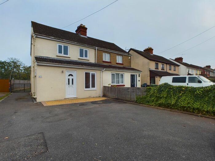 3 Bedroom Semi-Detached House To Rent In School Road, Wickham, Fareham, PO17