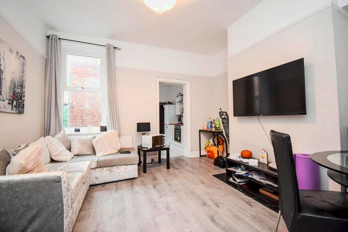 3 Bedroom Flat To Rent In Tavistock Road, Jesmond, Newcastle Upon Tyne, NE2