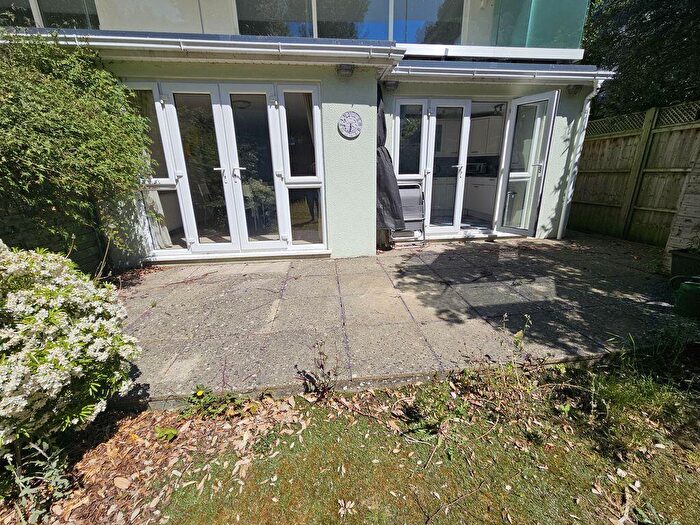 3 Bedroom Flat To Rent In Mudeford, BH23