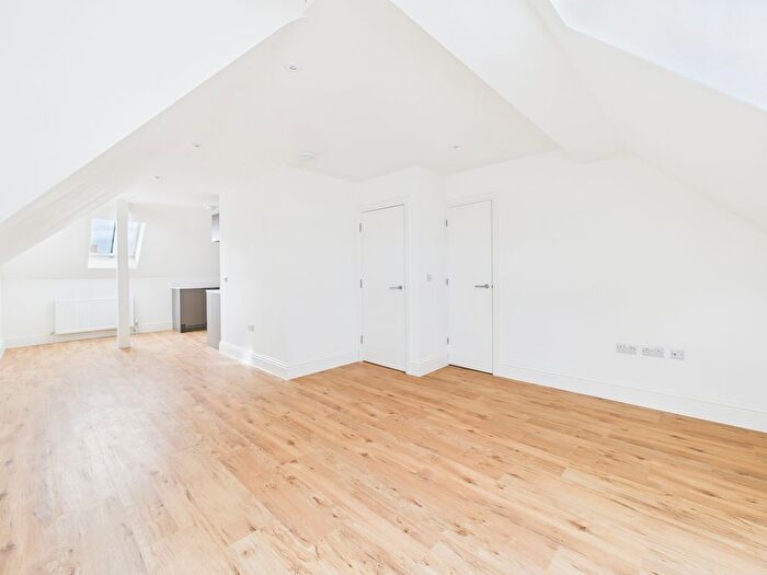 1 Bedroom Flat To Rent In Northcourt Road, Worthing, BN14