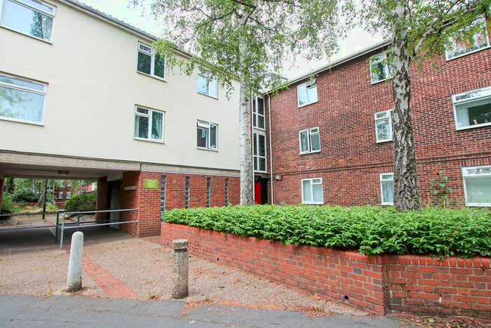 3 Bedroom Flat For Sale In Russell Street, Norwich, NR2