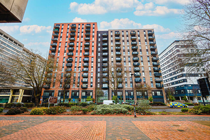 2 Bedroom Flat To Rent In Victoria Avenue, Southend-on-sea, SS2
