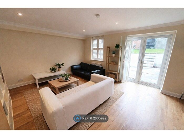 2 Bedroom Maisonette To Rent In Fontenoy Road, London, SW12