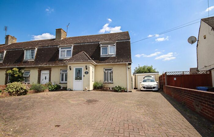 3 Bedroom Semi-Detached House For Sale In Coldharbour Lane, Kemsley, ME10