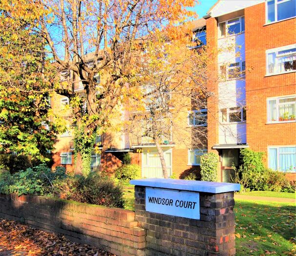 2 Bedroom Flat To Rent In Windsor Court, Southgate, N14