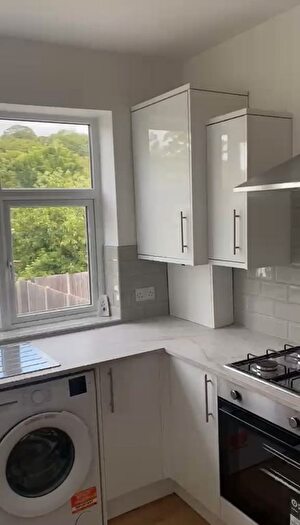 2 Bedroom Flat To Rent In Wickham Lane, London, London, SE2