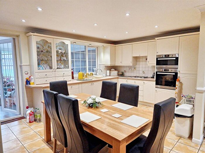 3 Bedroom Semi Detached House For Sale In Sylewood Close, Rochester, ME1