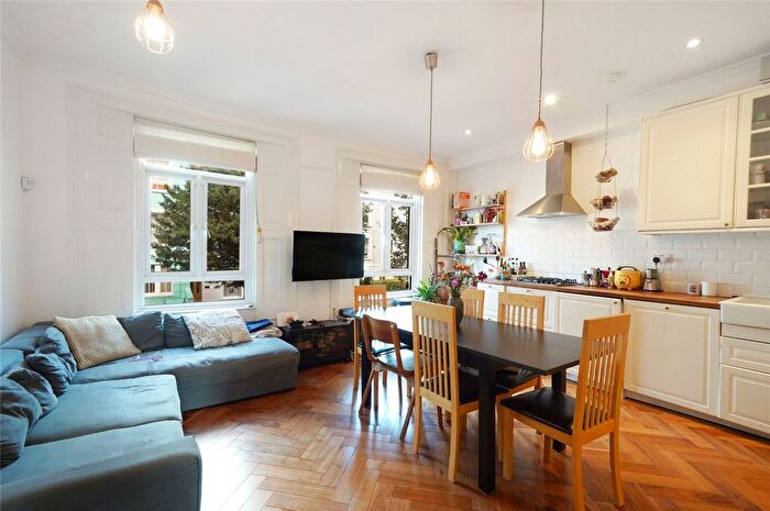 3 Bedroom Flat For Sale In Axminster Road, London, N7
