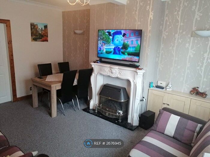 2 Bedroom Flat To Rent In Elmbank Crescent, Hamilton, ML3