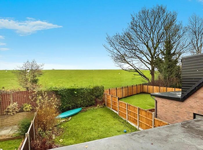 3 Bedroom Semi Detached House For Sale In Whinmore Gardens, Gomersal, BD19