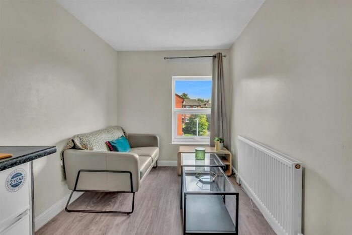 1 Bedroom Flat To Rent In Victoria Terrace, Leeds, LS3