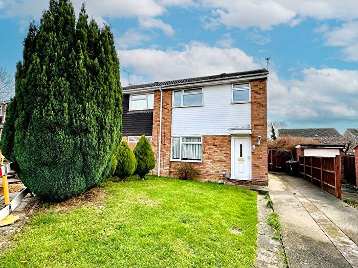 3 Bedroom Semi Detached House For Sale In Ventnor Gardens, Luton, LU3