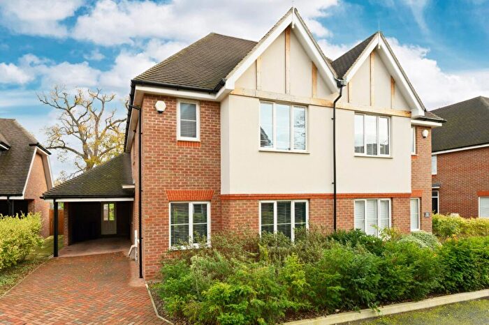 3 Bedroom Semi Detached House For Sale In Pavilion Place, East Molesey, Surrey, KT8