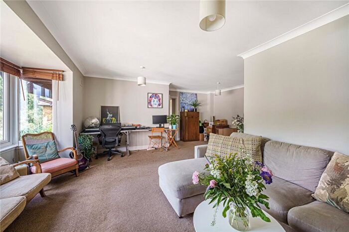 1 Bedroom Apartment For Sale In Linwood Close, Camberwell, London, SE5