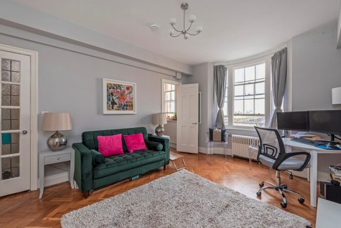 Studio To Rent In Porchester Road, London, W2