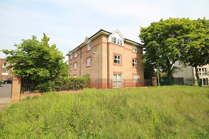 2 Bedroom Flat For Sale In Douglas Road, Stanwell, Staines-Upon-Thames, TW19