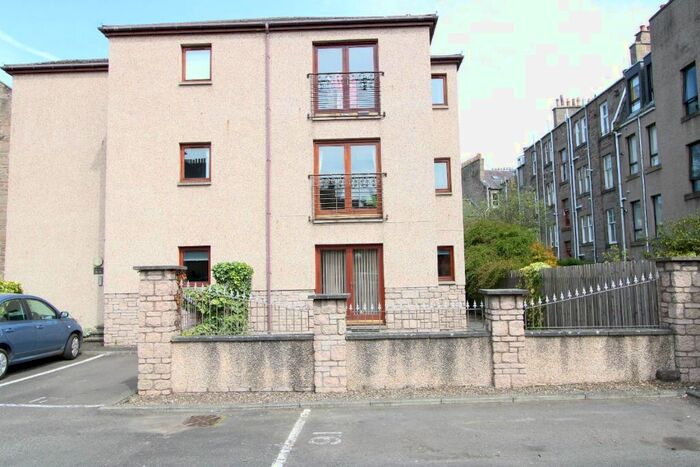 2 Bedroom Flat To Rent In Gowrie Street, Dundee, DD2