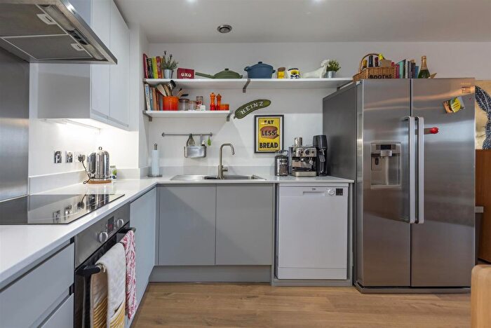 2 Bedroom Flat To Rent In Meath Crescent, London, E2