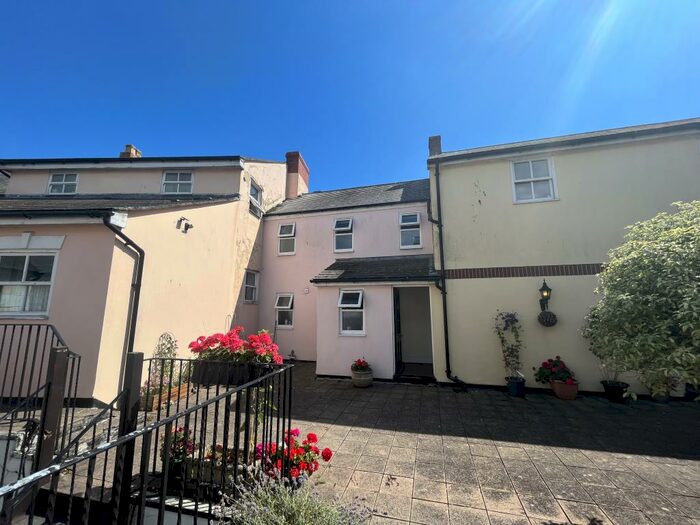 1 Bedroom Apartment To Rent In Chard Street, Axminster, EX13