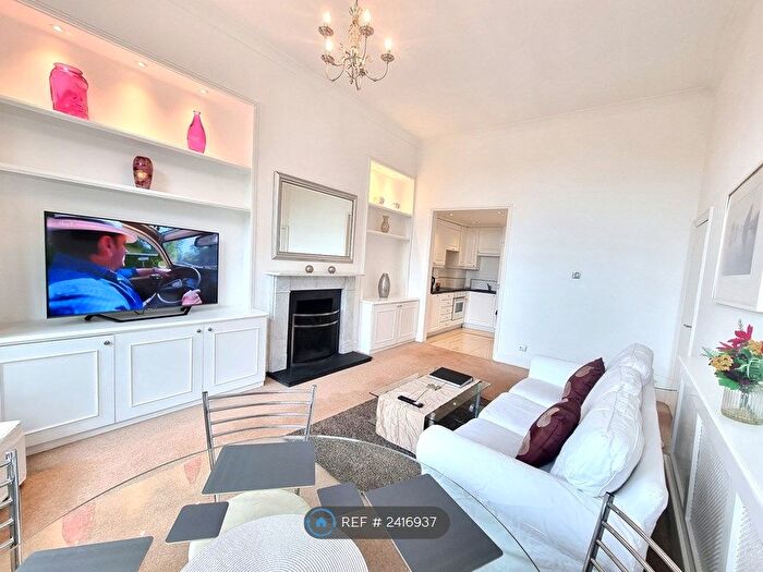 2 Bedroom Flat To Rent In Petersham Road, Richmond, Surrey, TW10