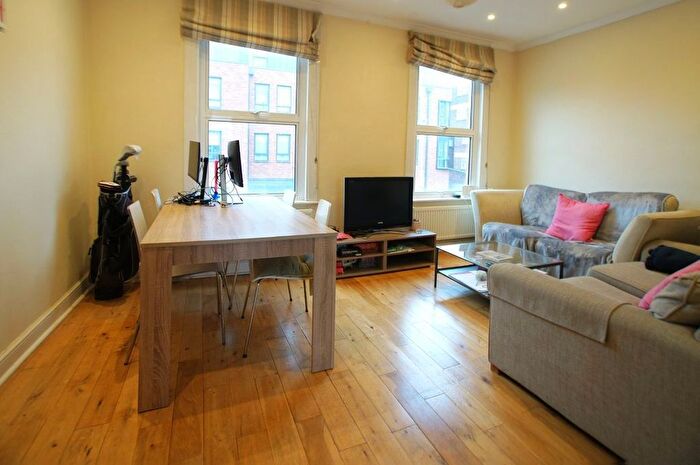 4 Bedroom Flat To Rent In Chatham Road, London, SW11
