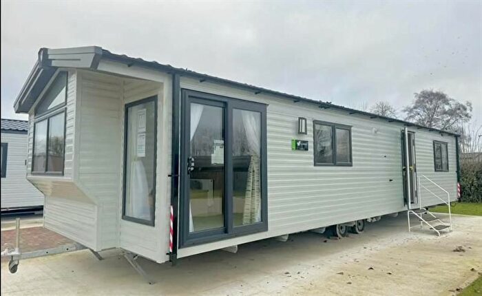 2 Bedroom Mobile/park Home For Sale In Hutton Sessay, Thirsk, YO7