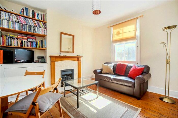 2 Bedroom Flat To Rent In Westville Road, Shepherds Bush, London, W12