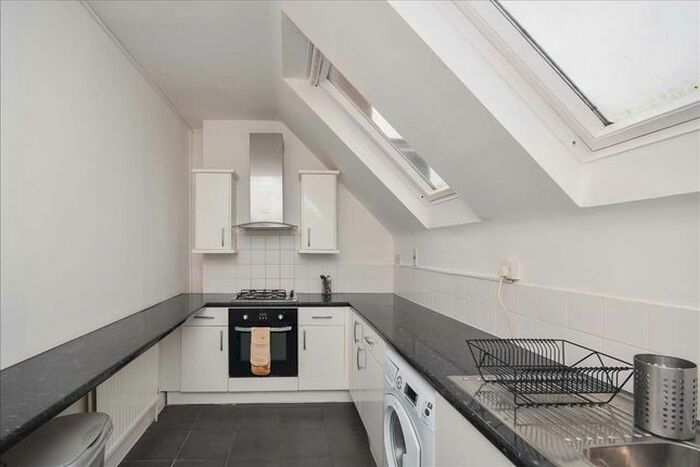 2 Bedroom Flat To Rent In Melbury Gardens, London, SW20