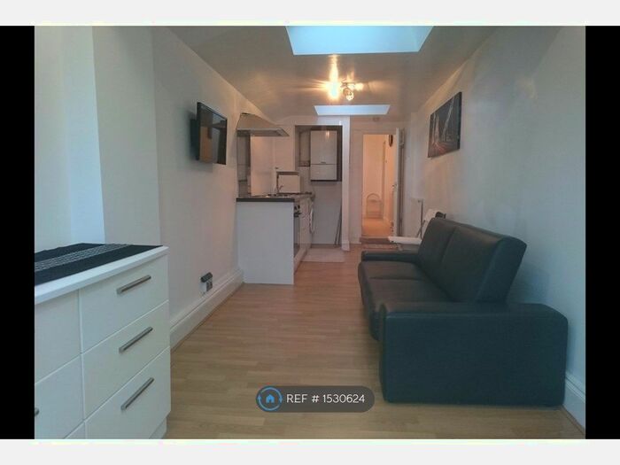 1 Bedroom Flat To Rent In Glebelands Avenue, Ilford, IG2