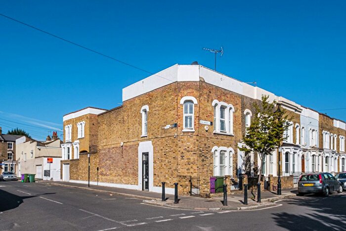 3 Bedroom End Terrace House For Sale In Lyal Road, London, E3