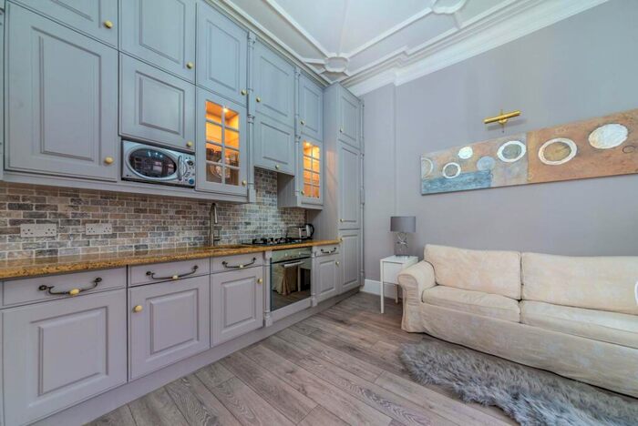 1 Bedroom Flat To Rent In Frognal, Hampstead, London, NW3