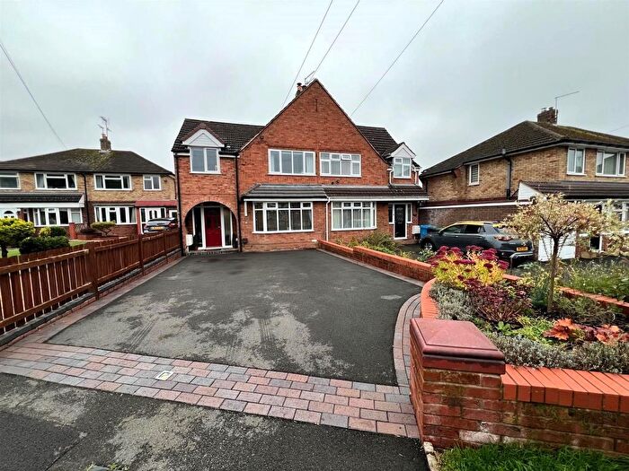 3 Bedroom Semi-Detached House For Sale In Planks Lane, Wombourne, WV5
