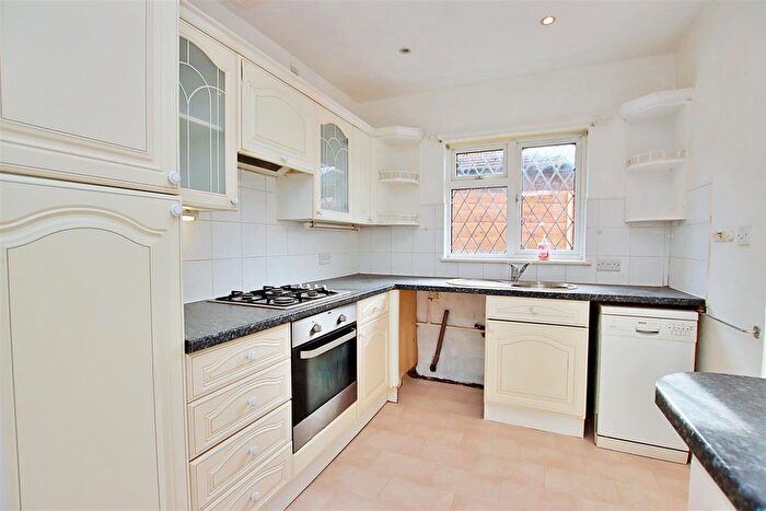 2 Bedroom Bungalow For Sale In Grosvenor Road, Borehamwood, WD6