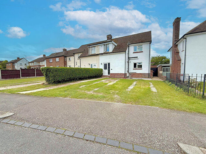 3 Bedroom Semi-Detached House For Sale In Beech Green, Dunstable, LU6