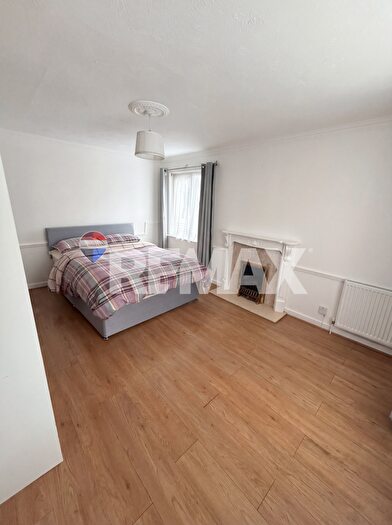 4 Bedroom Detached House To Rent In Lindwood Close, London, E6